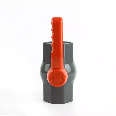 Válvula de bola octogonal do PVC UPVC para o sistema de irrigação da terra