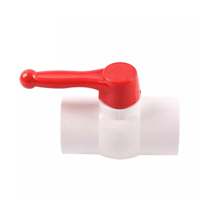 A válvula de bola da tubulação de água do Pvc de COC conduz a válvula de bola plástica comum