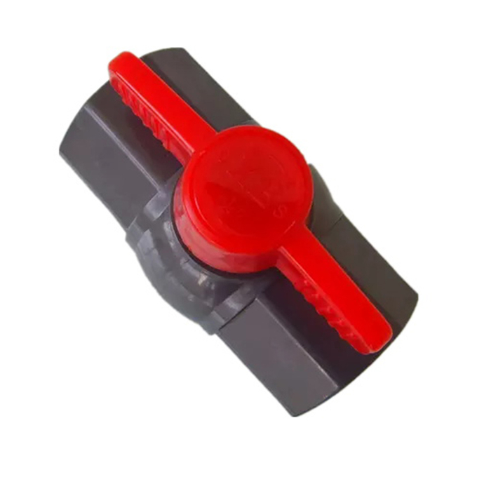 Especialização na produção da válvula de bola octogonal 0 do PVC da linha interna longa do punho